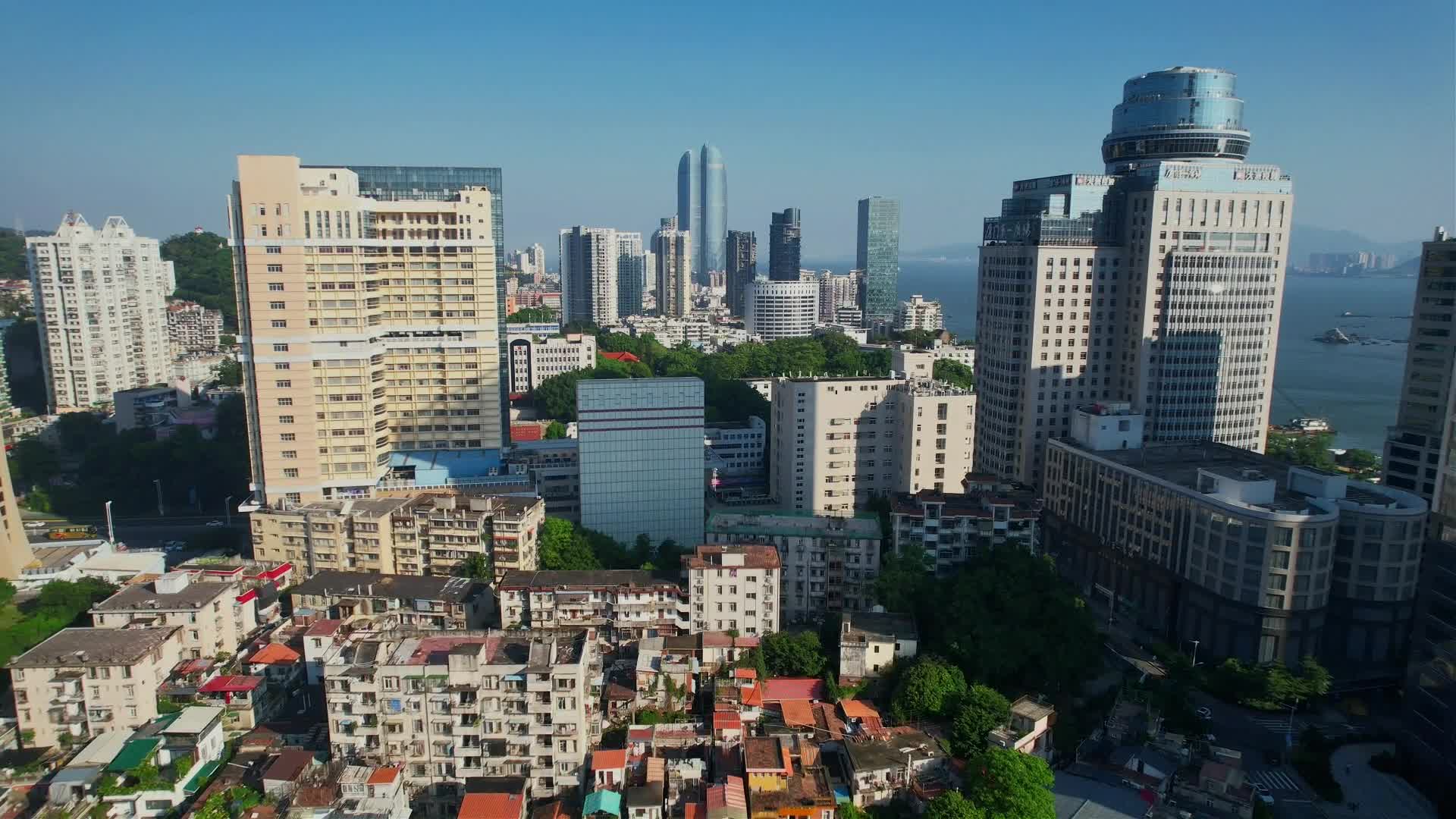 航拍厦门城市建筑风光视频的预览图