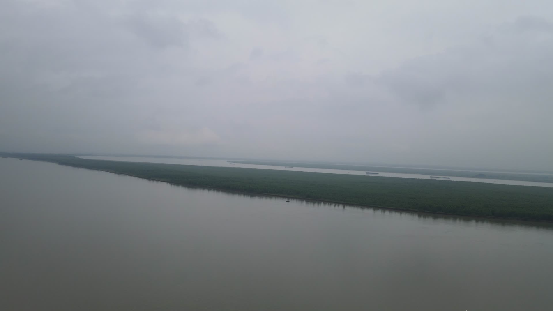 湖南岳阳洞庭湖风光航拍视频的预览图