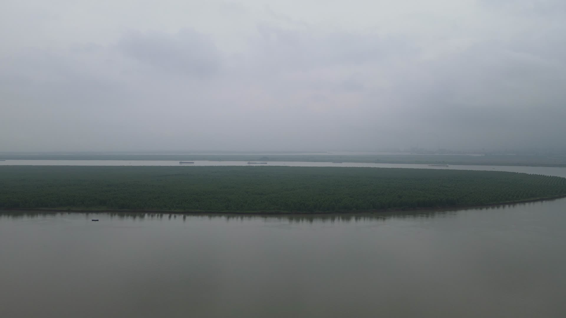 湖南岳阳洞庭湖风光航拍视频的预览图