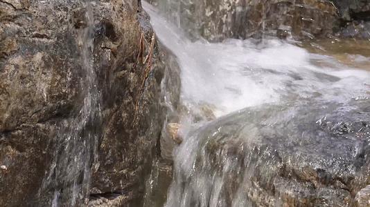镜头合集泉水流水瀑布水流河流视频的预览图