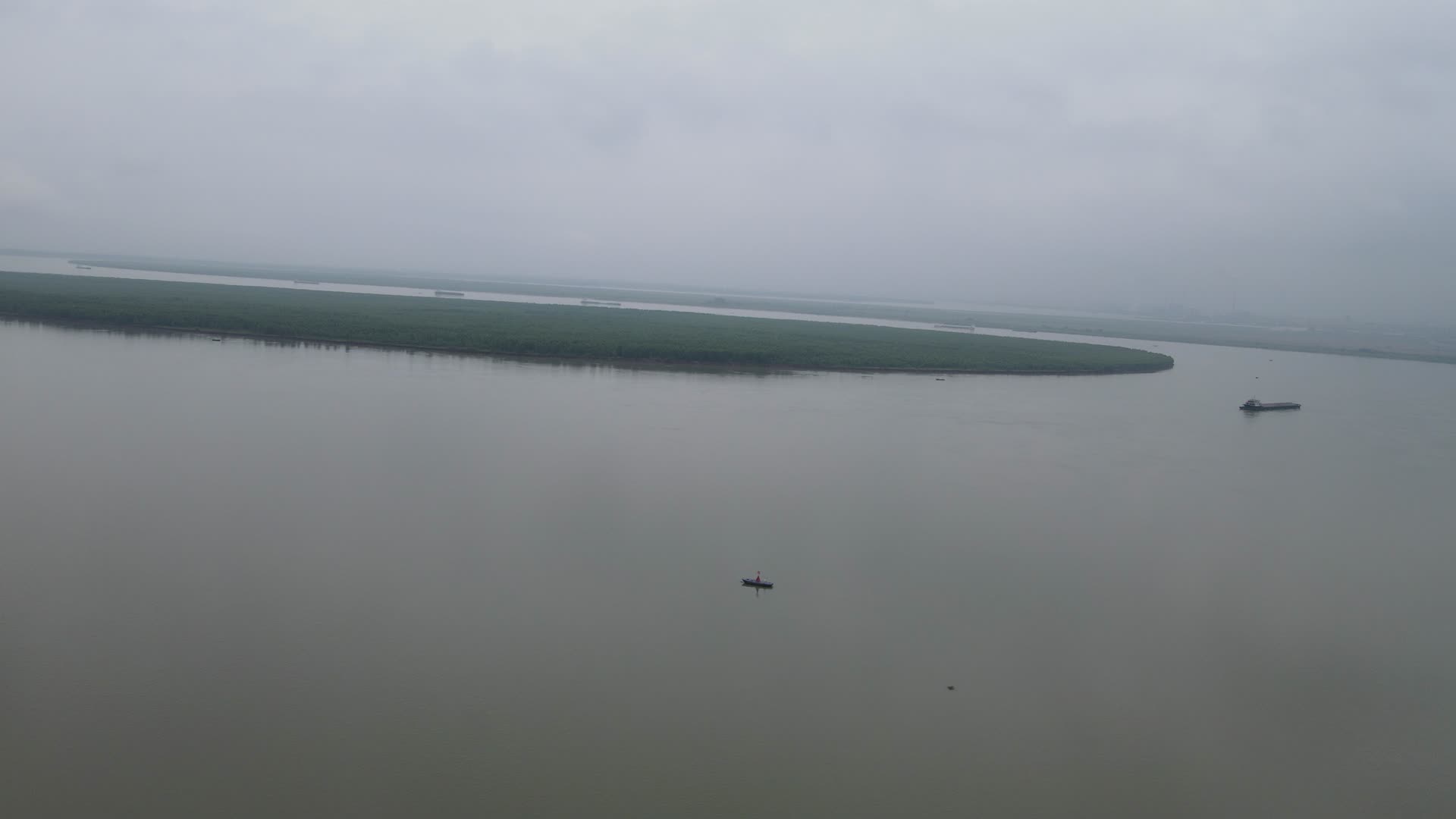 湖南岳阳洞庭湖芦苇荡航拍视频的预览图
