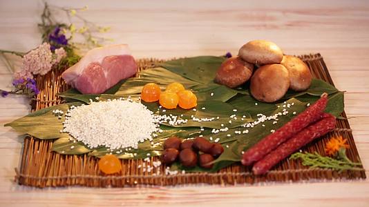 镜头合集特写肉粽食材香菇五花肉蛋黄视频的预览图