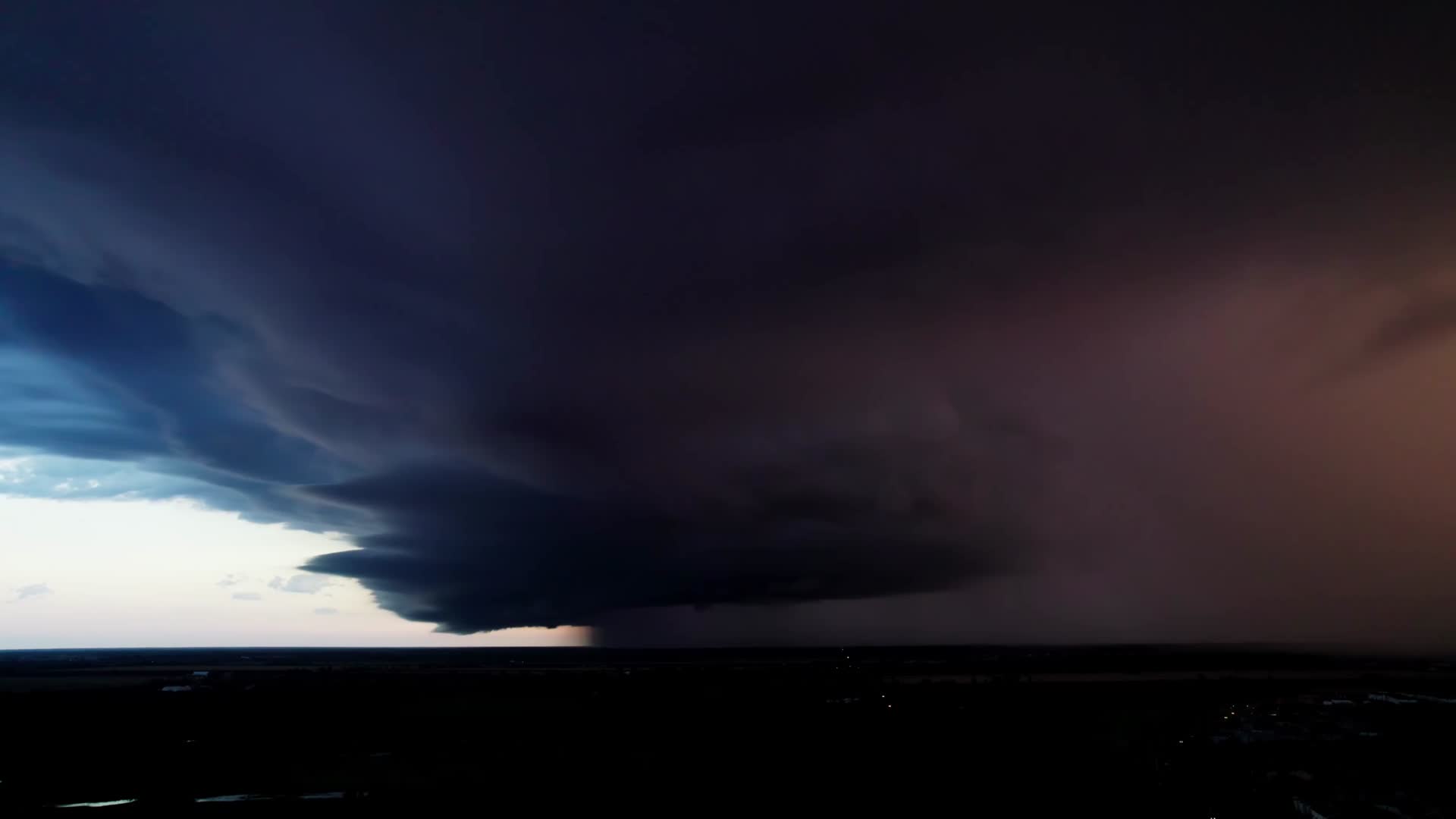 暴风雨乌云压城航拍视频的预览图