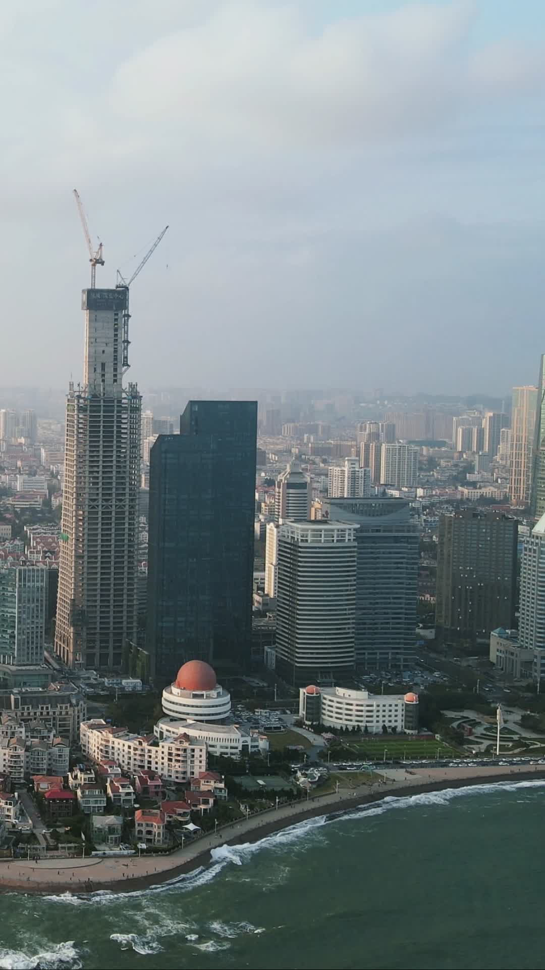 航拍山东青岛城市建设竖屏视频的预览图