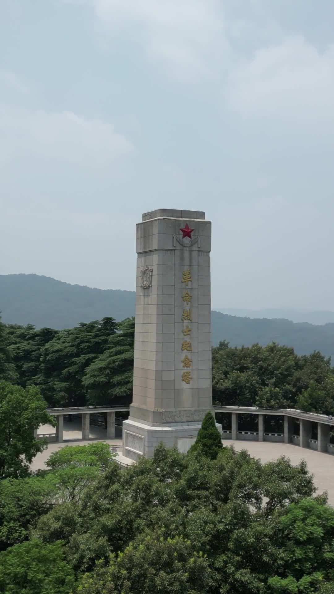 湖北襄阳烈士纪念碑竖屏航拍视频的预览图