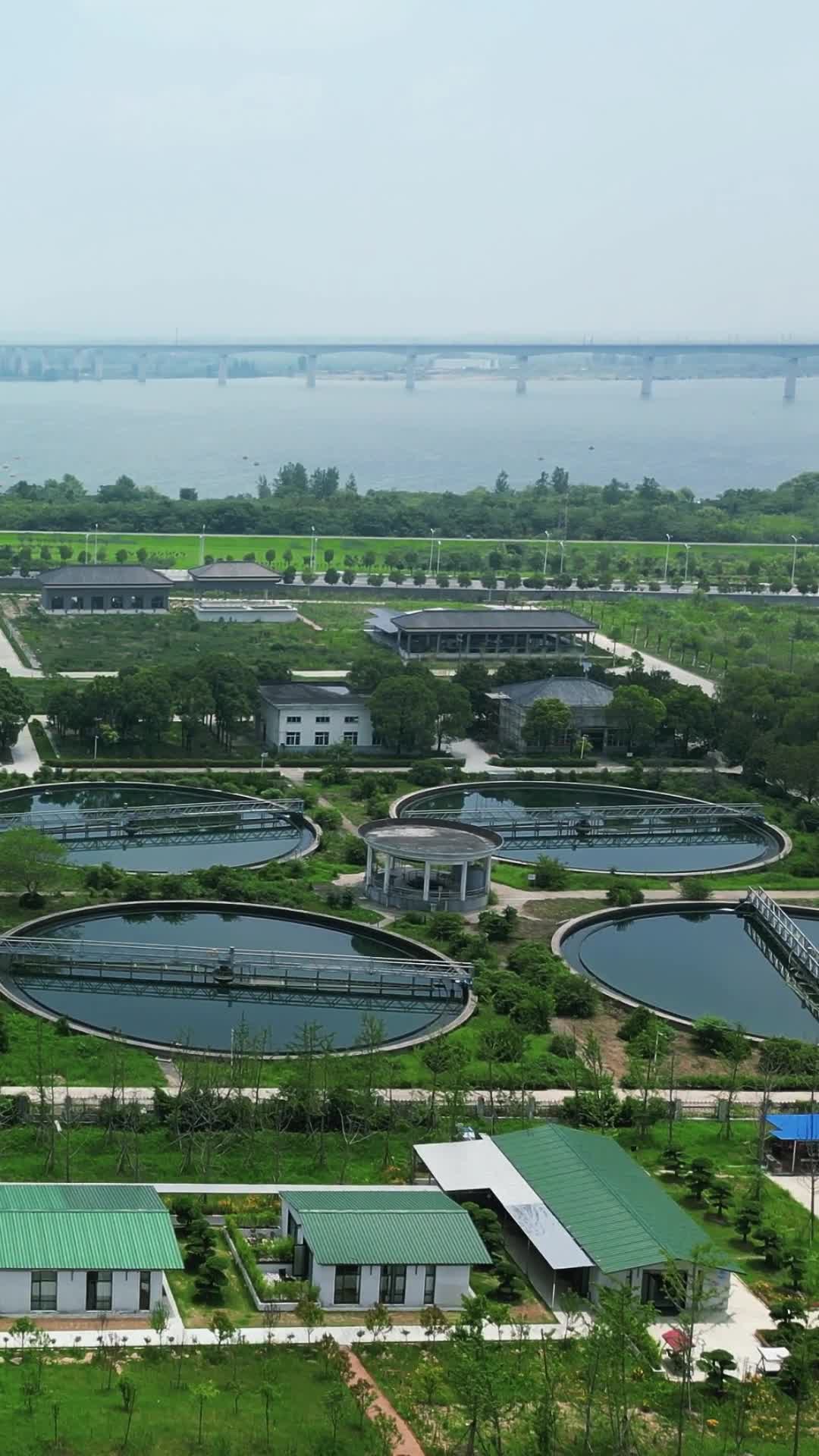 航拍湖北襄阳城市污水处理厂视频的预览图