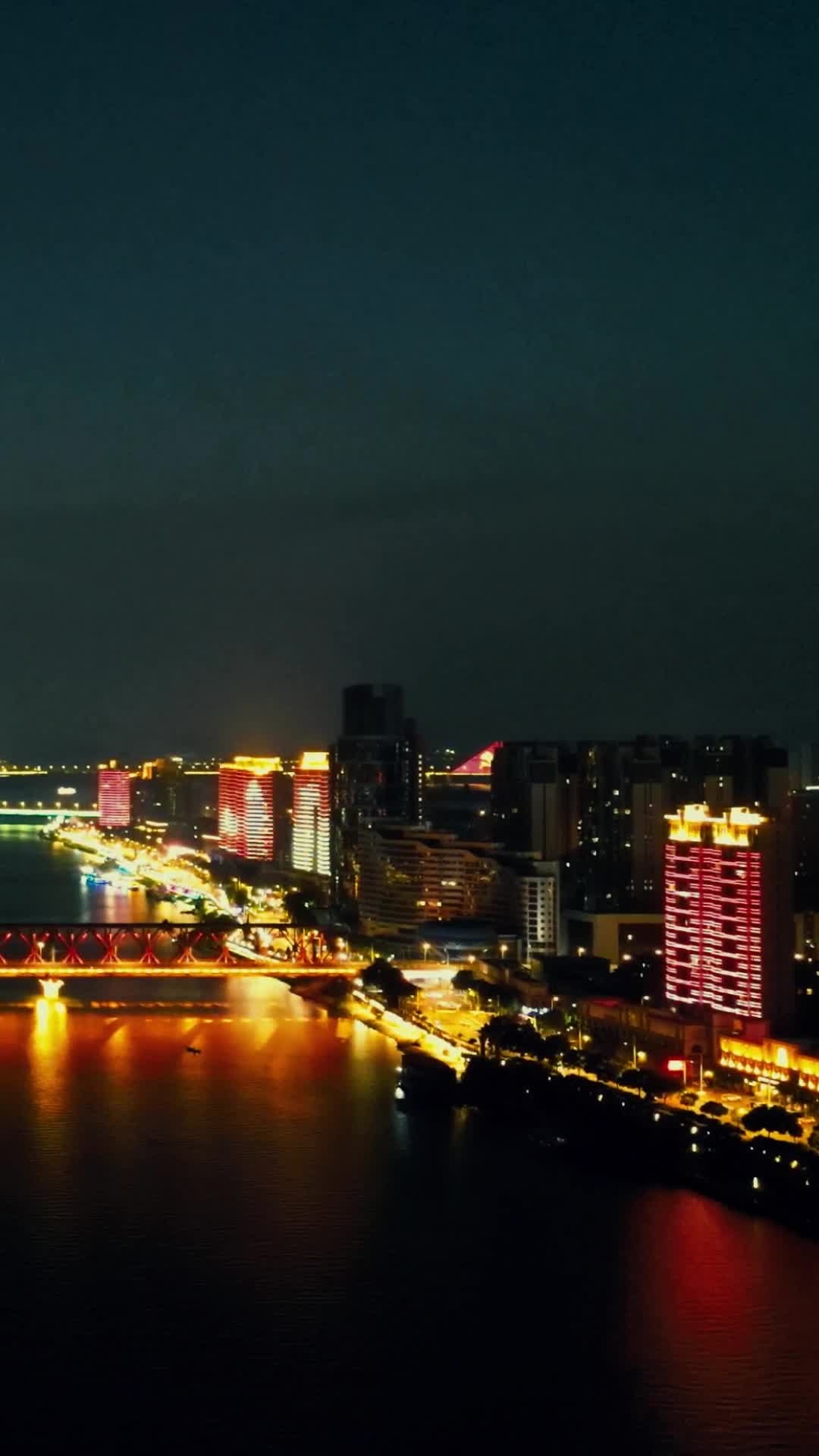 航拍湖北襄阳城市夜景竖屏视频的预览图