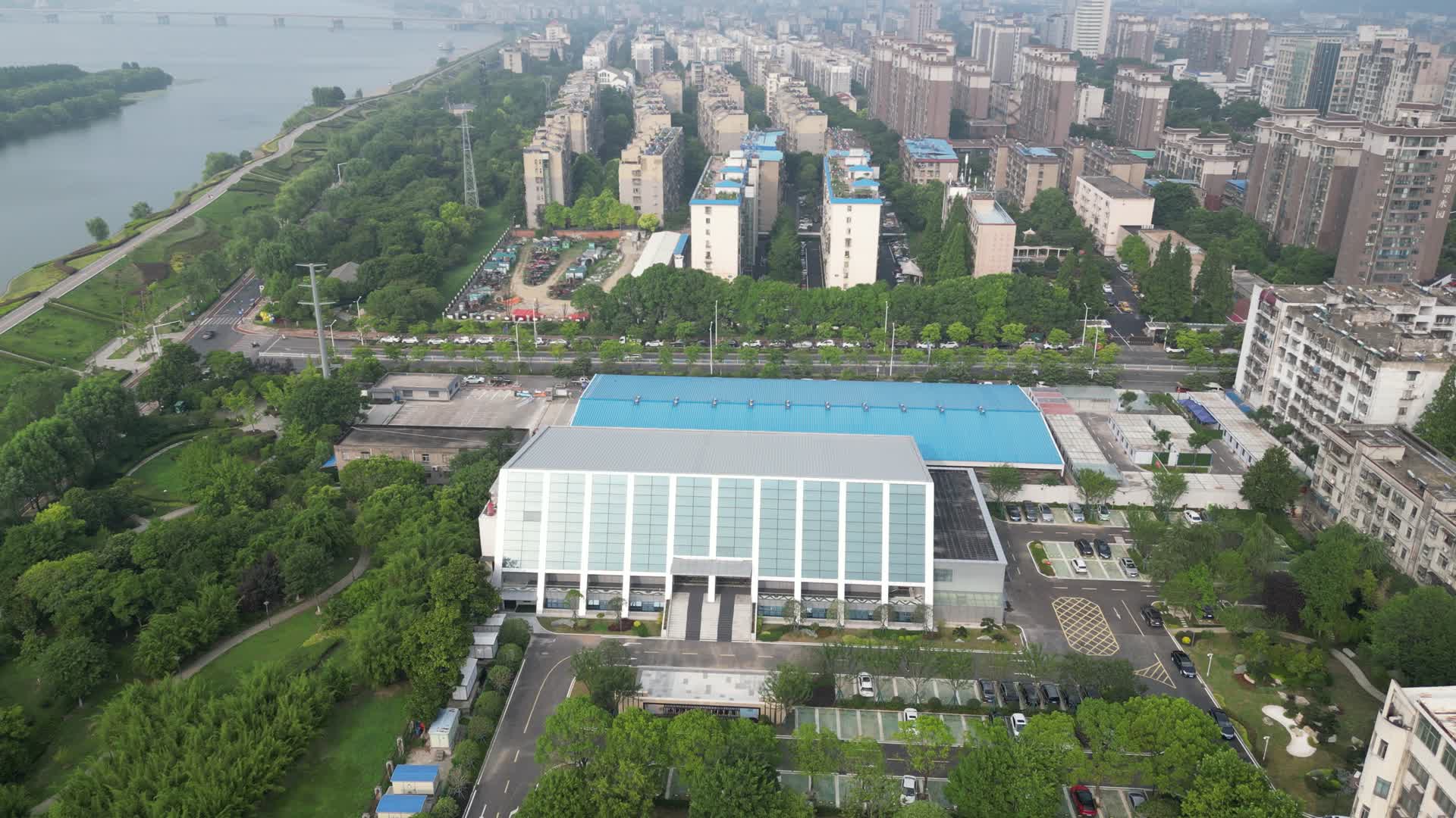 湖北襄阳市政府办公楼航拍视频的预览图