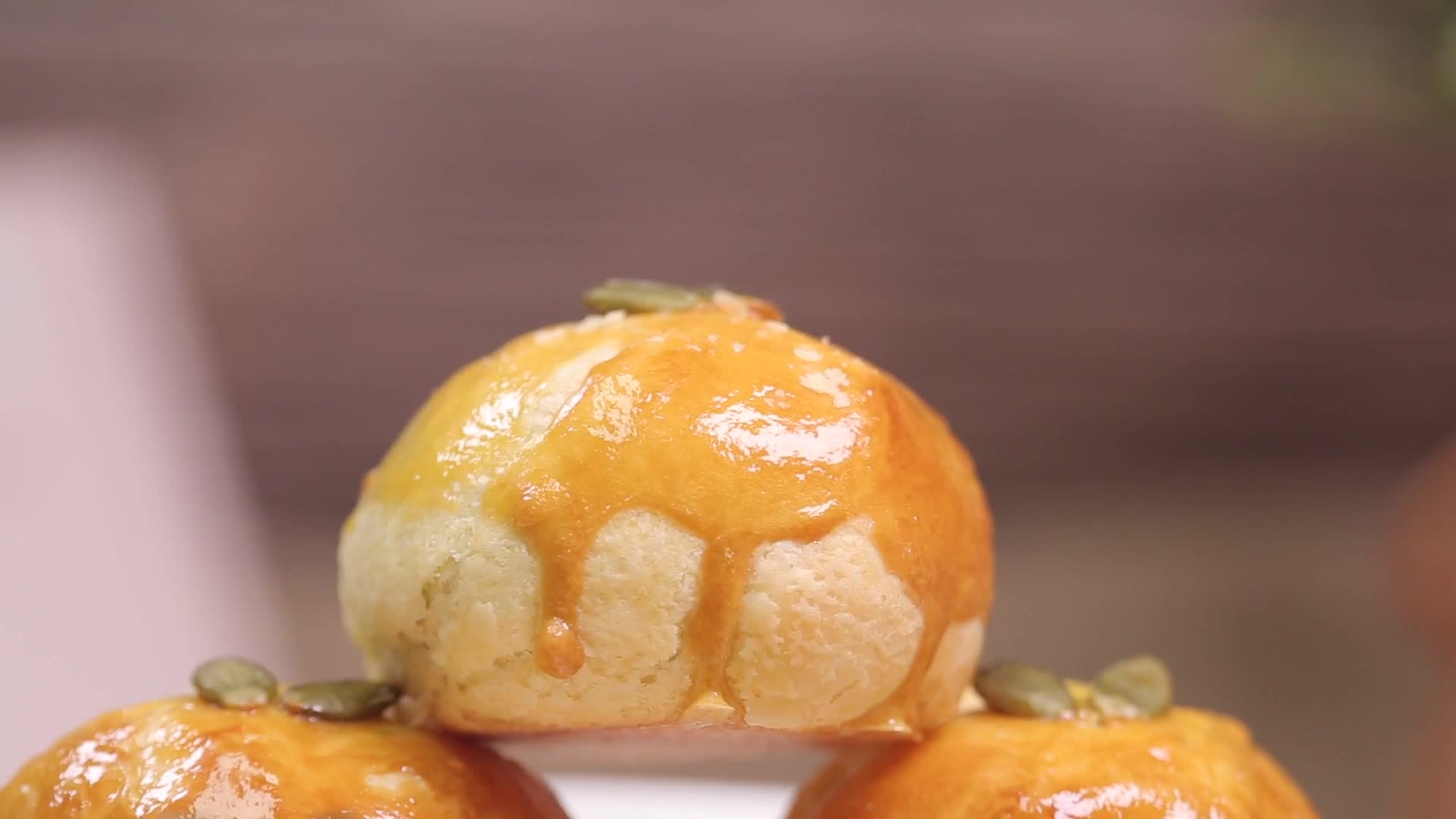 镜头合集蛋糕房烘焙甜点酥皮点心视频的预览图