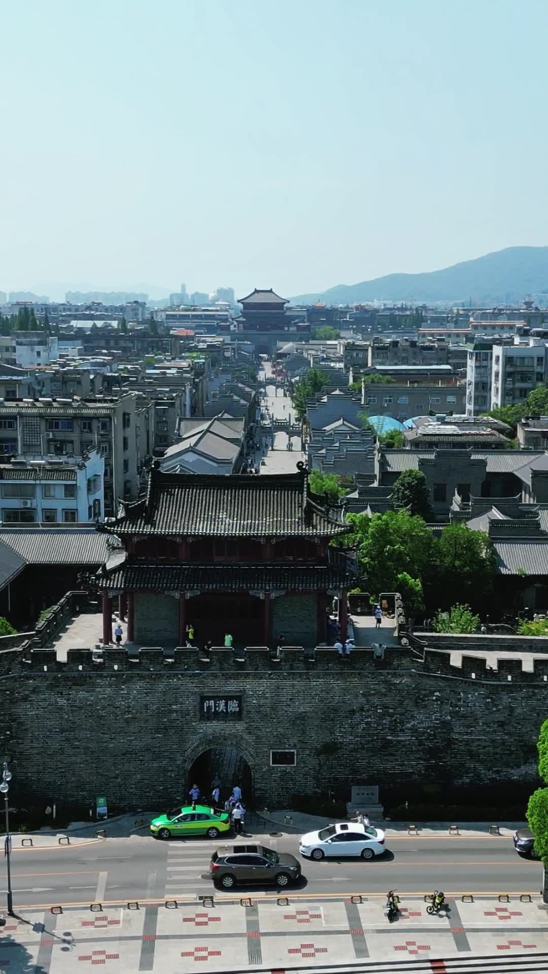 航拍湖北襄阳古城视频的预览图