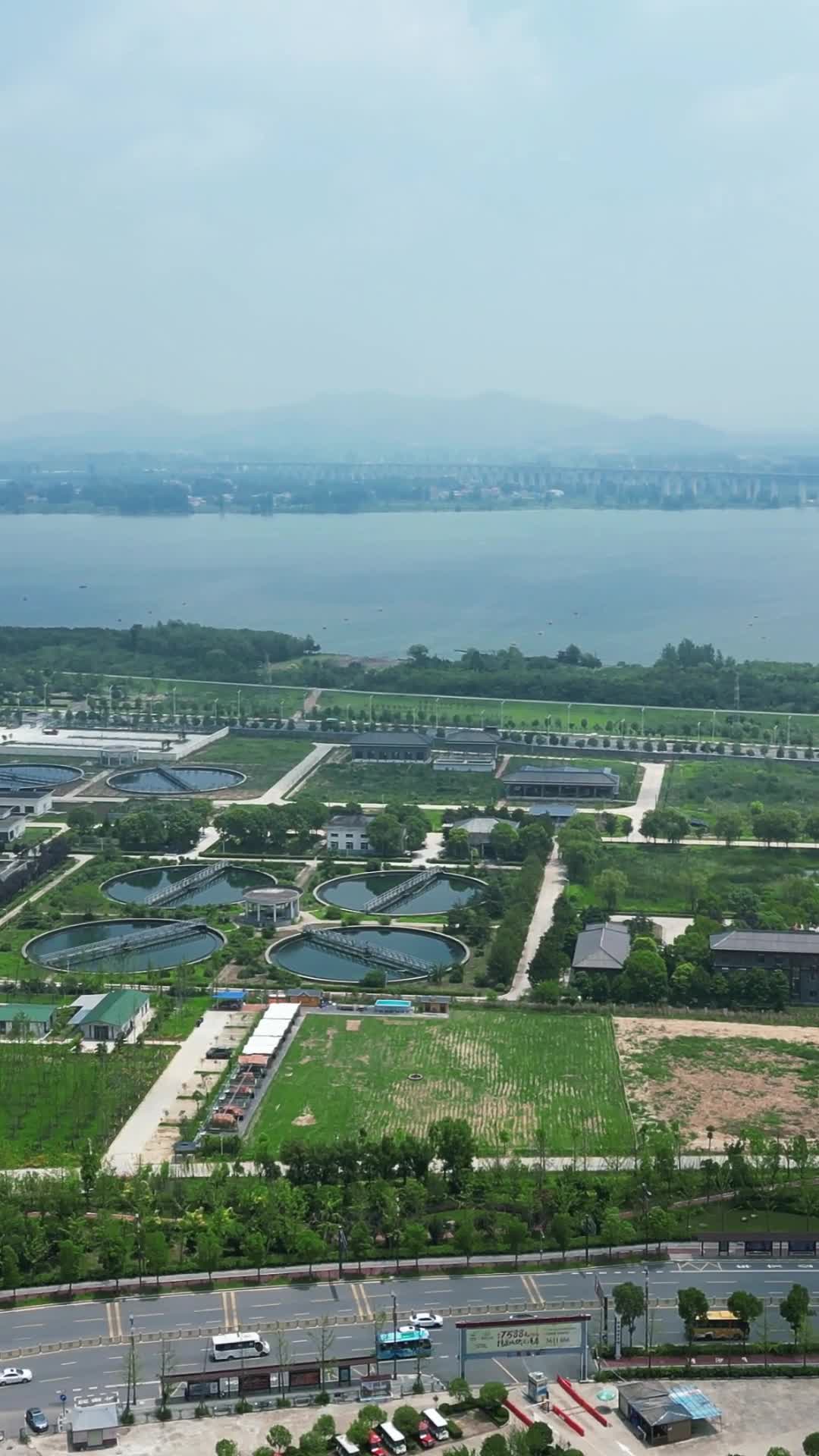航拍湖北襄阳城市污水处理厂视频的预览图