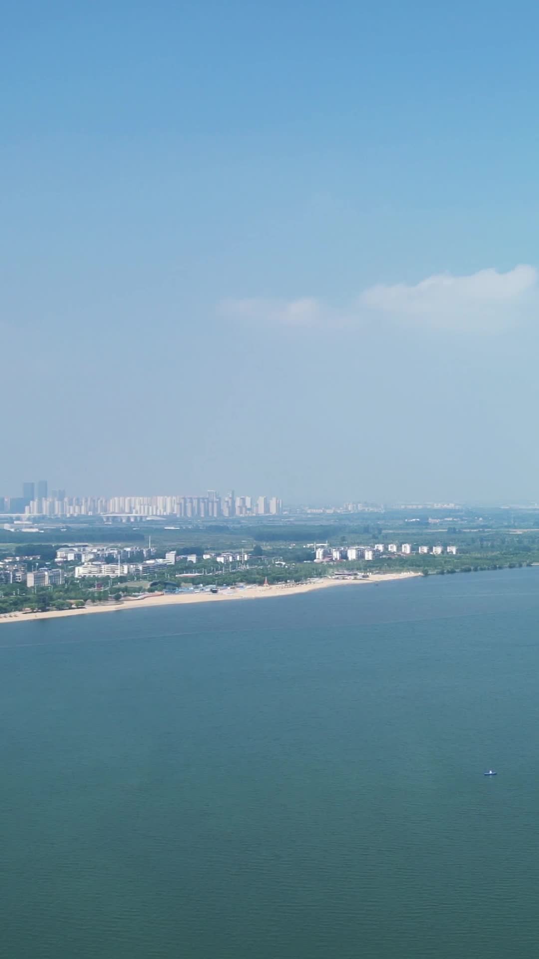 航拍湖北襄阳汉江风光竖屏视频的预览图
