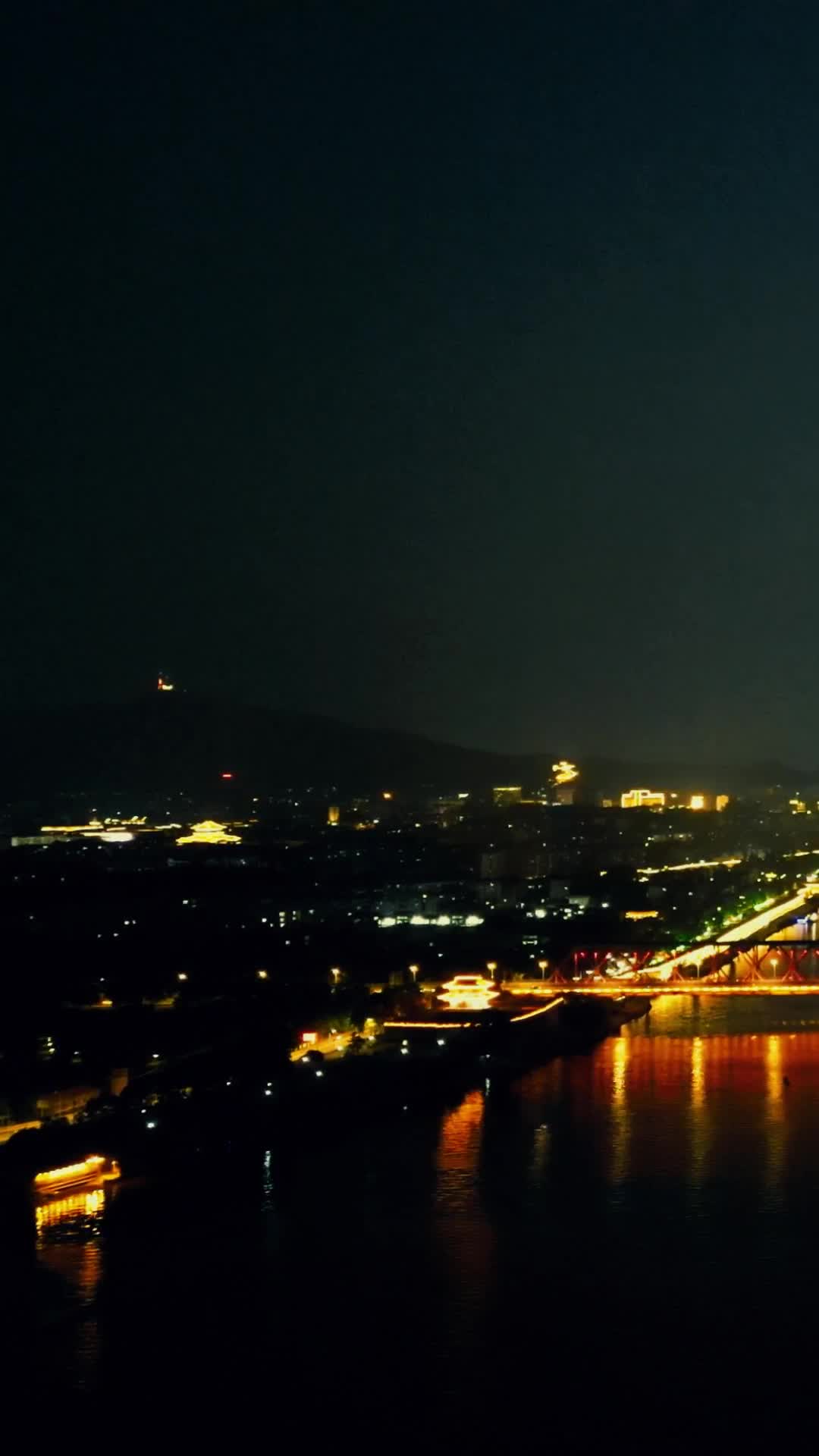 航拍湖北襄阳城市夜景竖屏视频的预览图