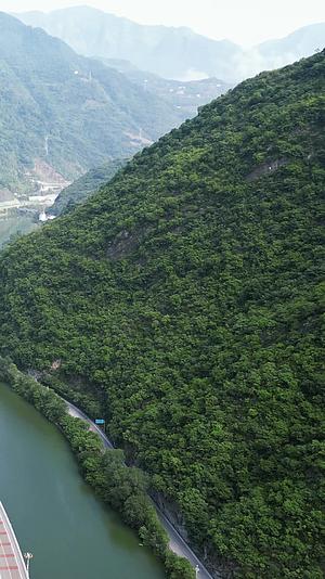 航拍中国最美水上公路竖屏视频的预览图