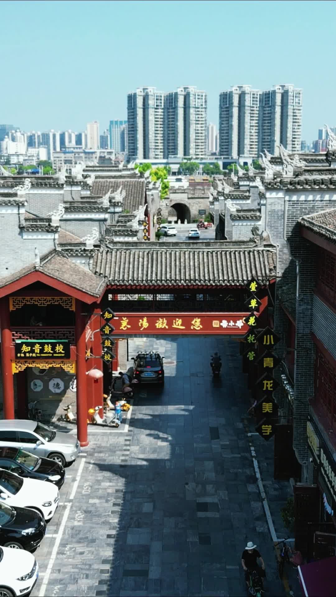 航拍湖北襄阳古城荆州古治视频的预览图