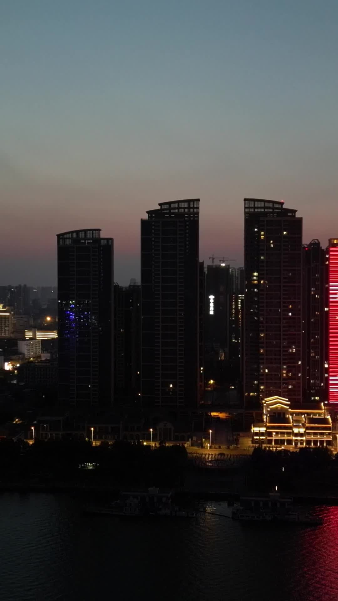 湖北襄阳汉江两岸夜景灯光竖屏航拍视频的预览图