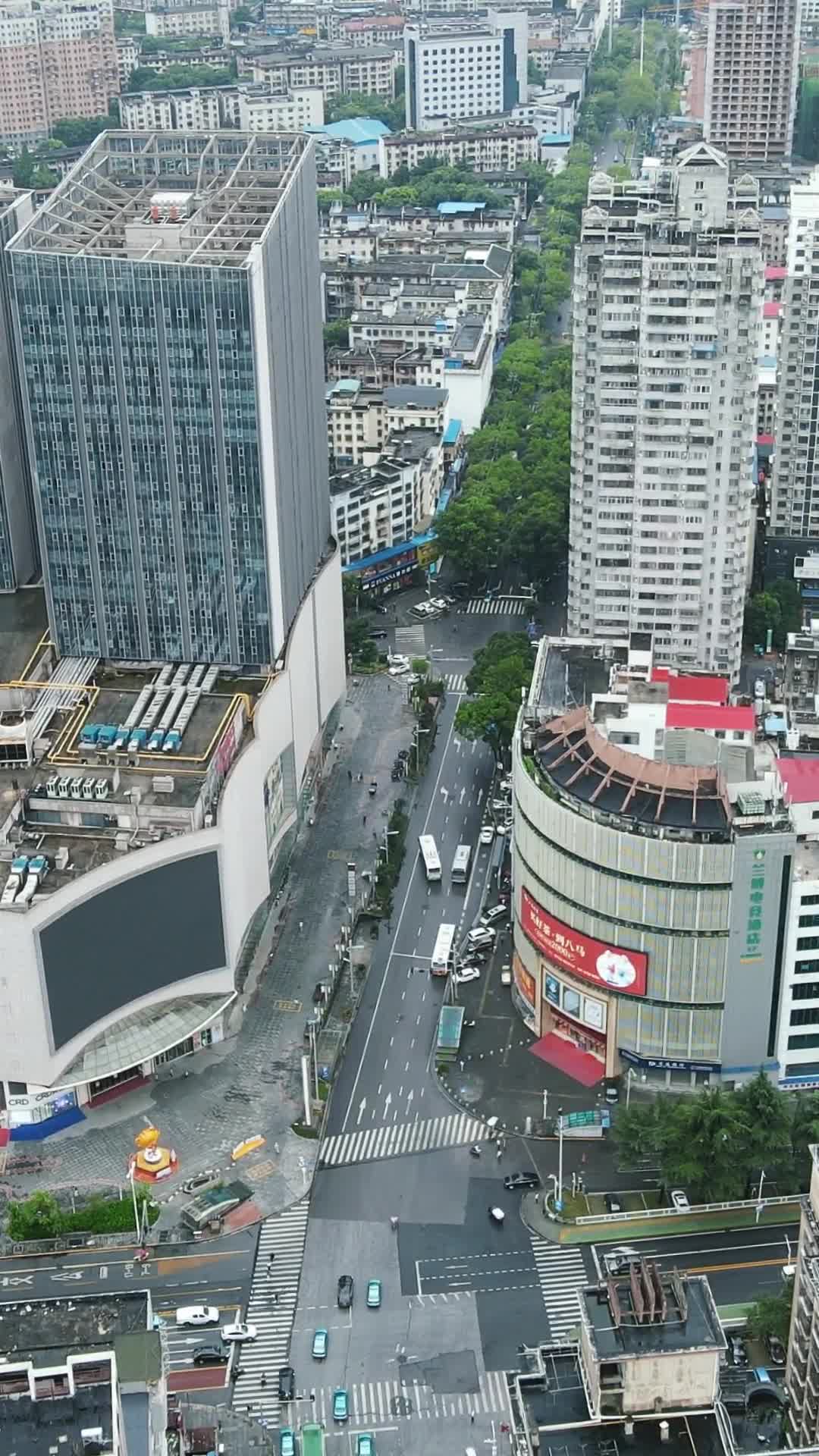 航拍湖南岳阳商业街商业广场视频的预览图