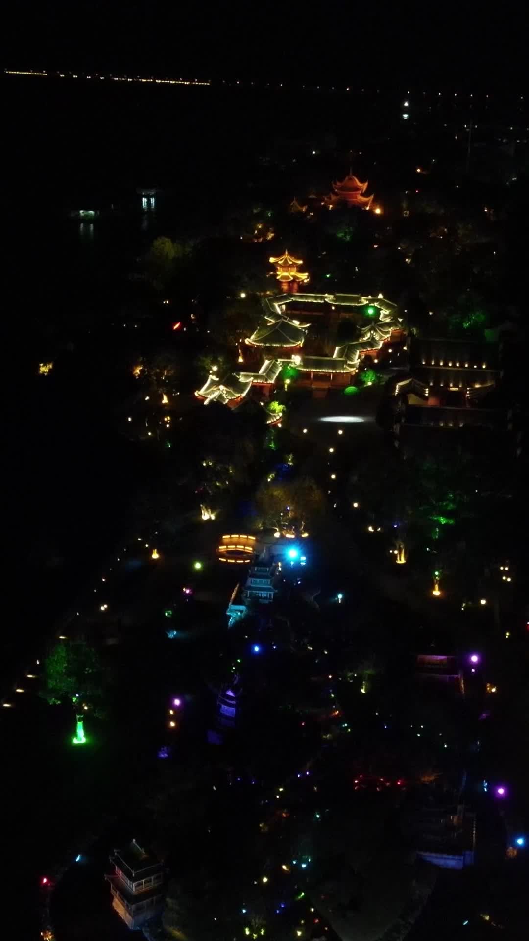 航拍湖南岳阳楼5A景区夜景视频的预览图