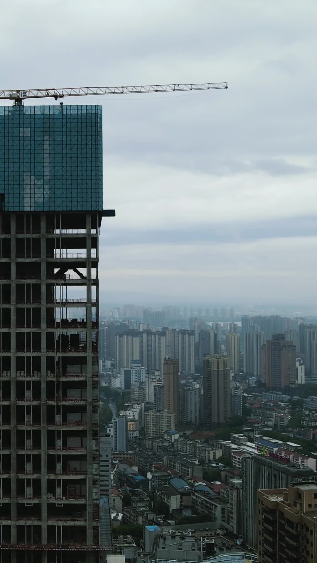 航拍湖南岳阳城市高楼建筑视频的预览图