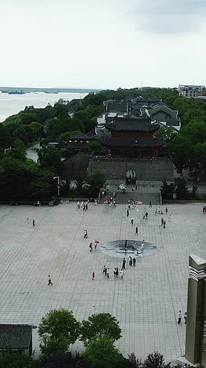 航拍湖南岳阳巴陵广场视频的预览图