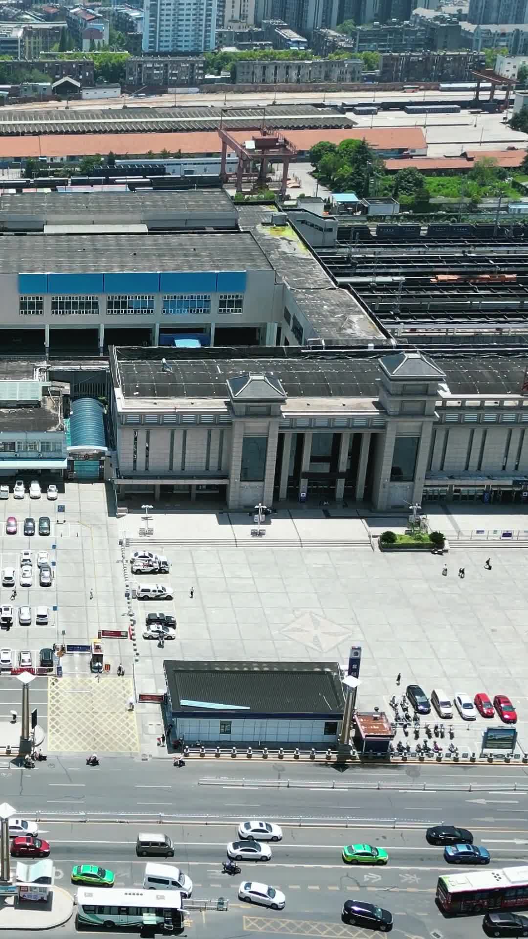 航拍湖北襄阳火车站视频的预览图