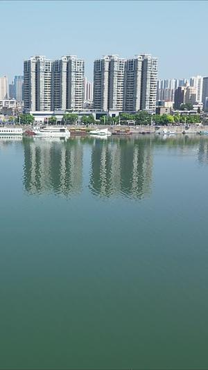 航拍湖北襄阳城市天际线视频的预览图