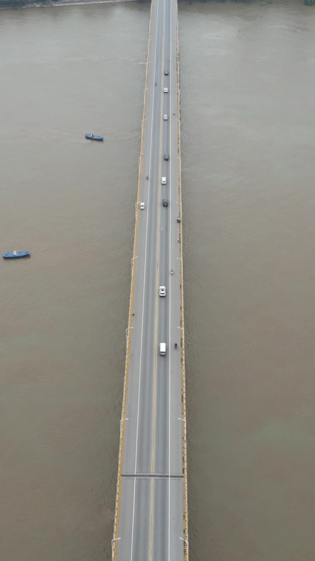 航拍湖南岳阳湘阴湘江大桥视频的预览图