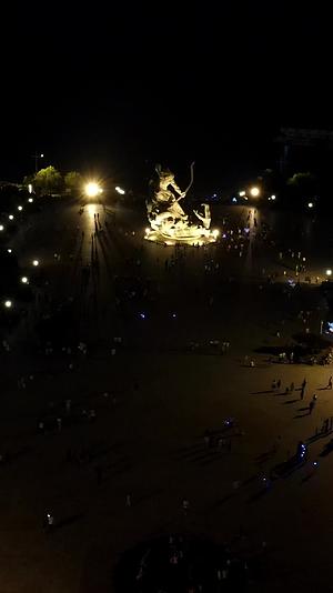 航拍湖南岳阳楼5A景区巴陵广场后裔雕像夜景视频的预览图