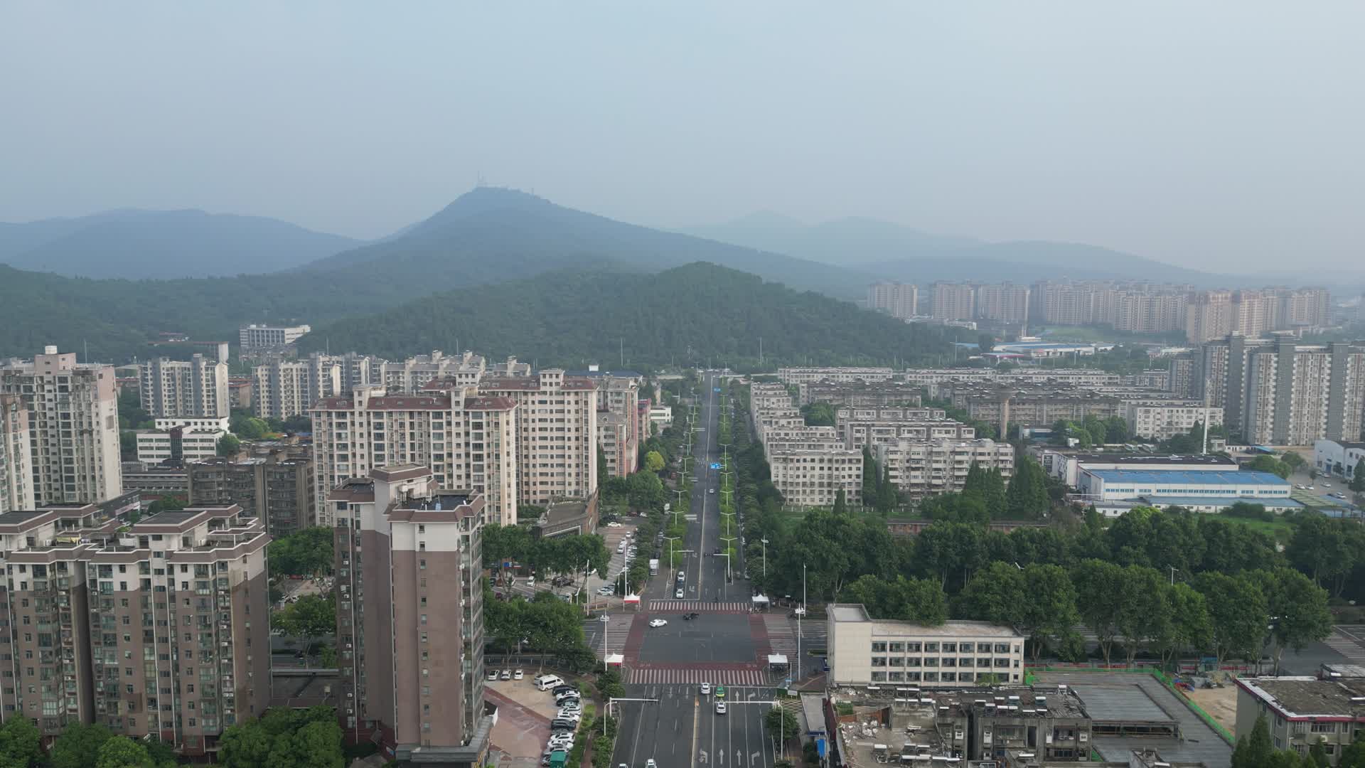 湖北襄阳城市高楼交通航拍视频的预览图