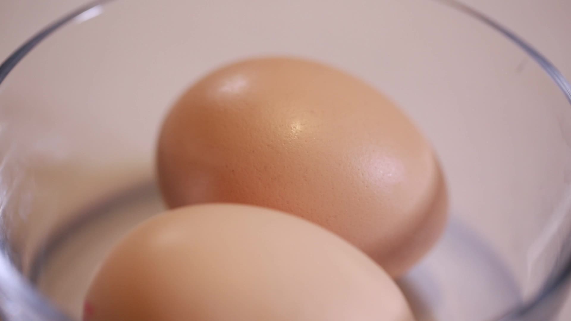 镜头合集打鸡蛋磕鸡蛋炒鸡蛋视频的预览图