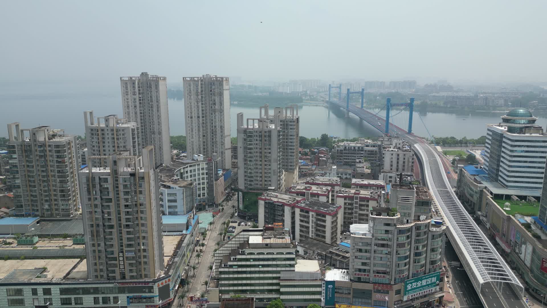 航拍湖北襄阳城市高楼建筑视频的预览图
