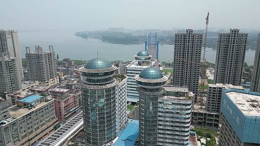 航拍湖北襄阳城市建设视频的预览图