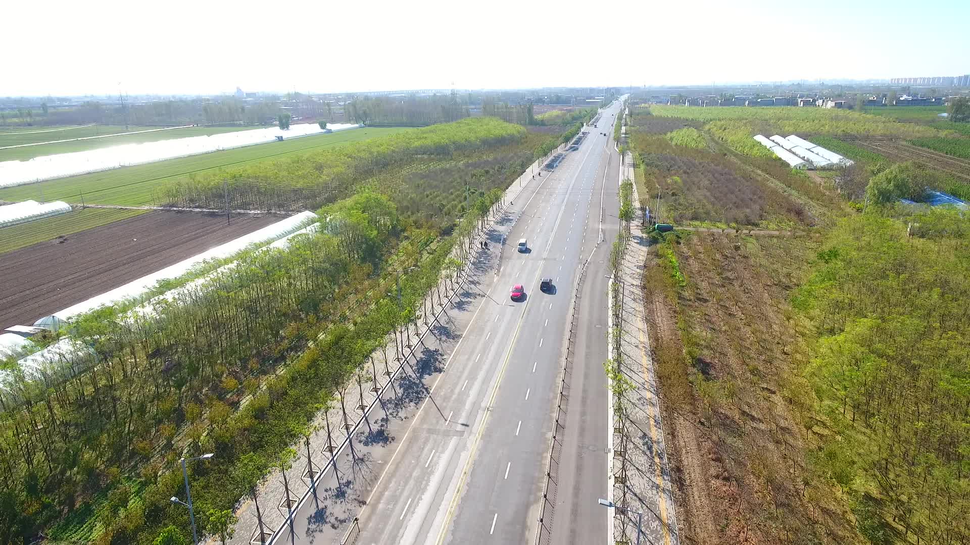 航拍城郊道路视频的预览图