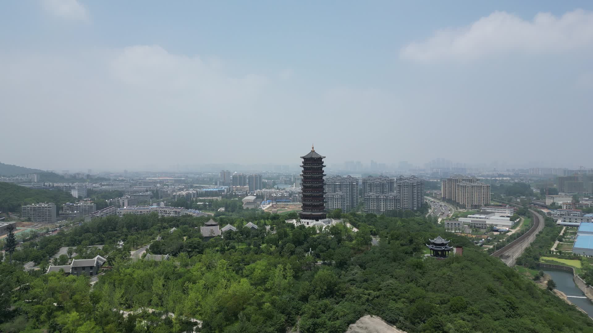 湖北襄阳岘首山文化旅游景区航拍视频的预览图