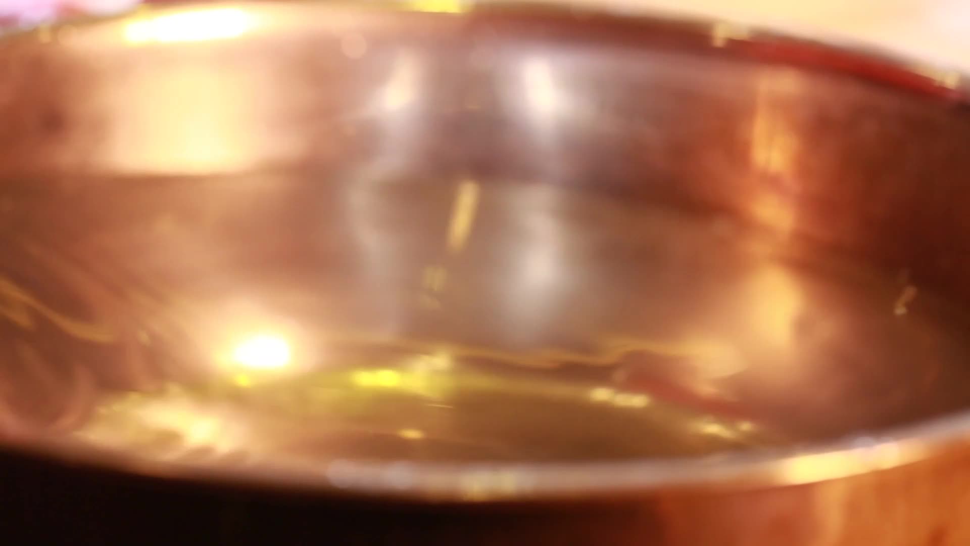 镜头合集水盆清水清洗浸泡西红柿视频的预览图