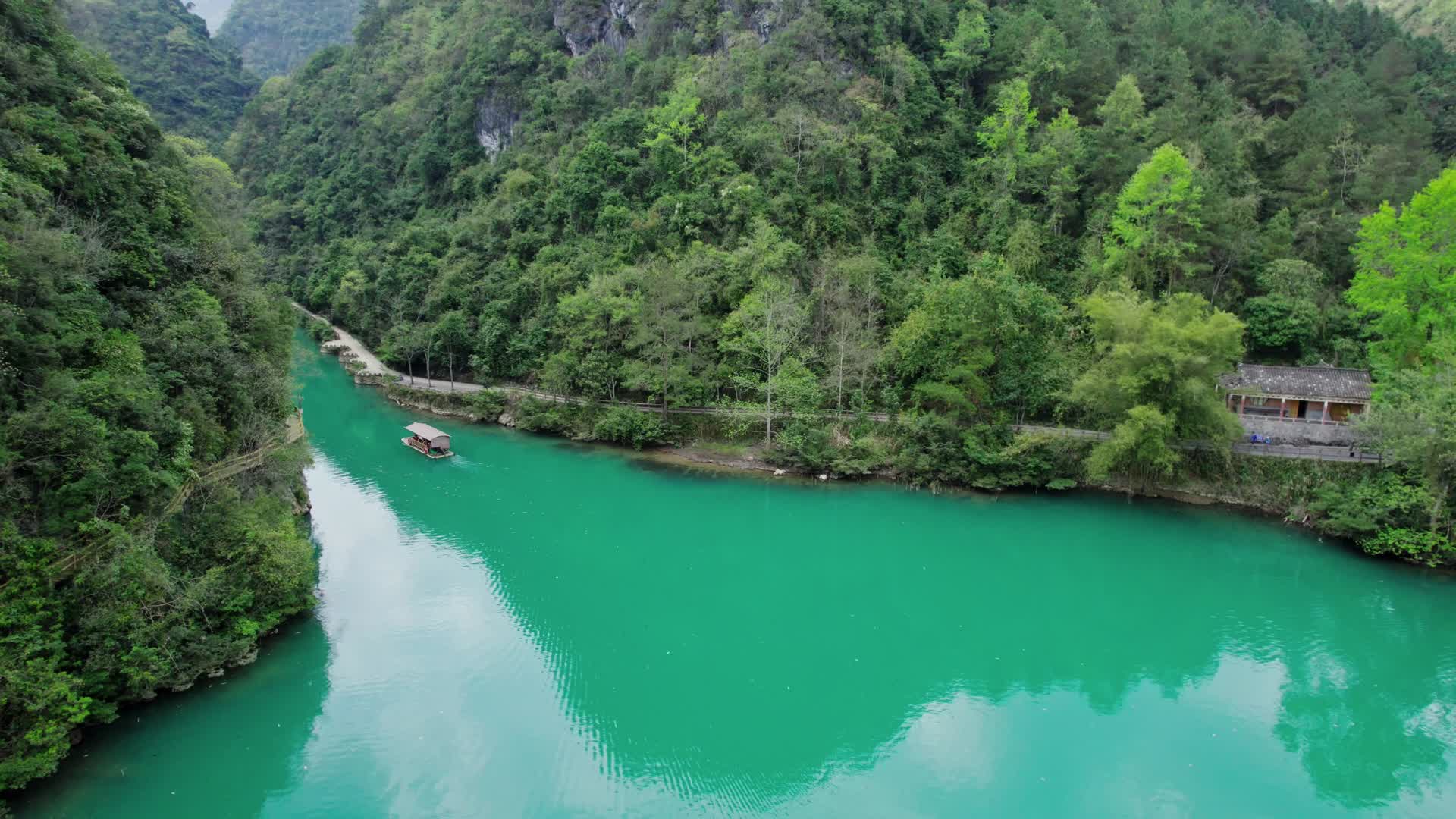 贵州风光自然风景碧绿湖水4K视频的预览图