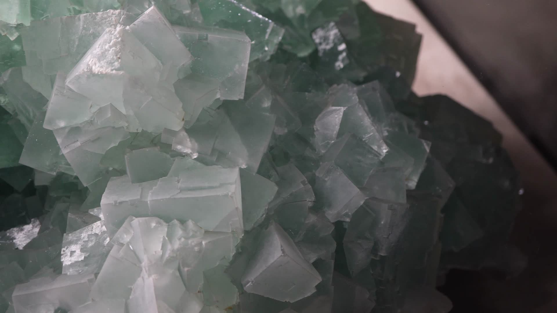 矿石晶石宝石彩宝玉石视频的预览图