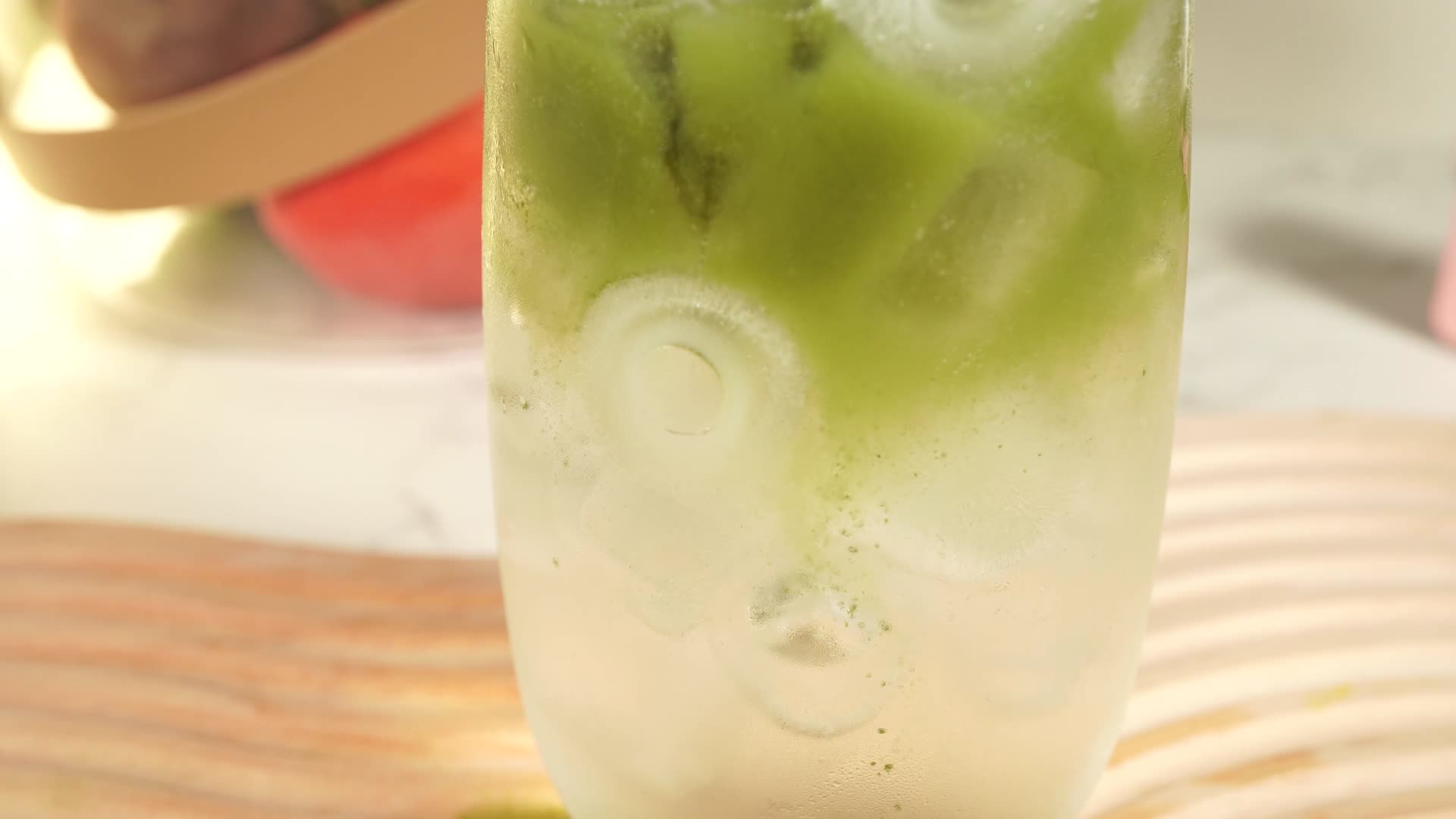 自制青汁抹茶饮料冷饮视频的预览图