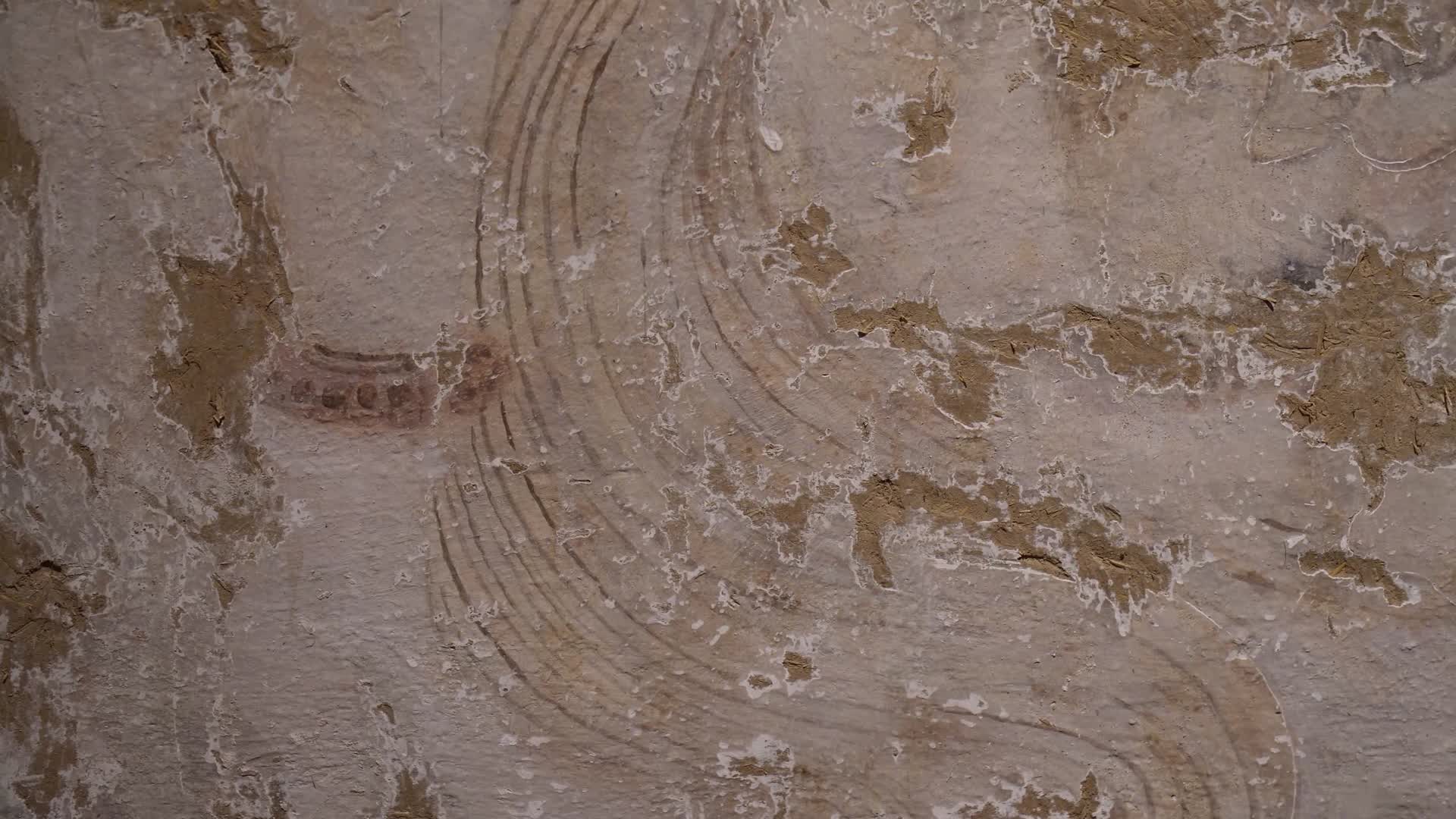 风化腐蚀的岩画壁画视频的预览图