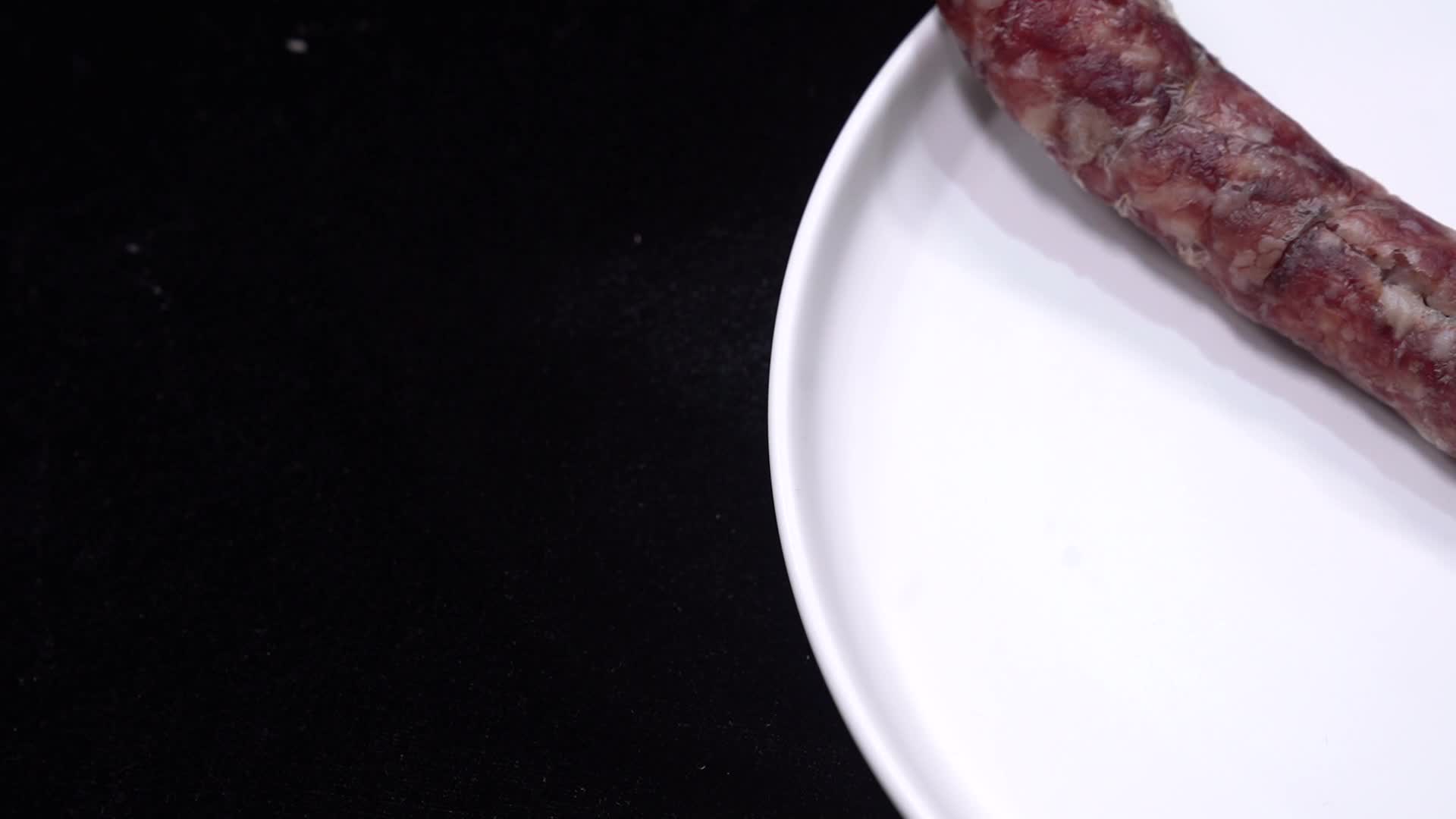 镜头合集烧焦的腊肠香肠熏香肠视频的预览图