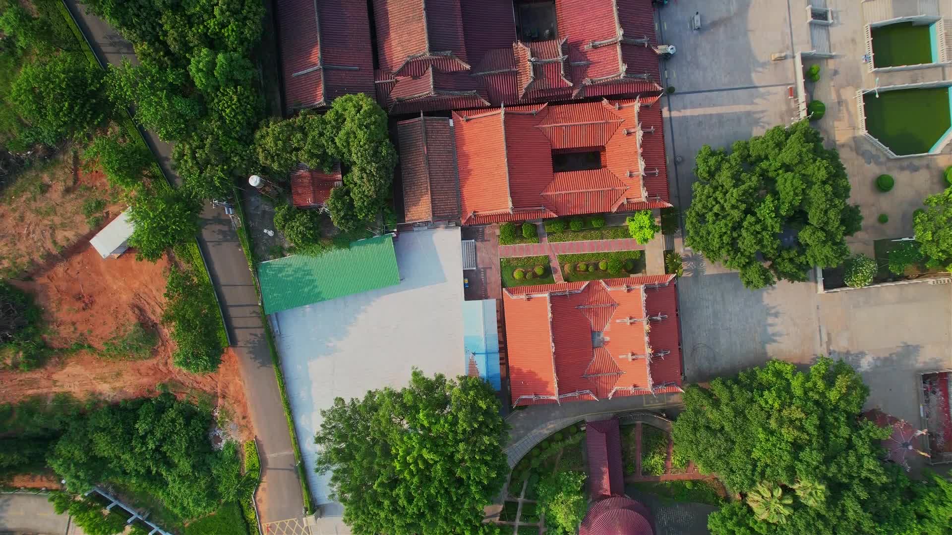 航拍厦门青礁慈济宫景观视频的预览图