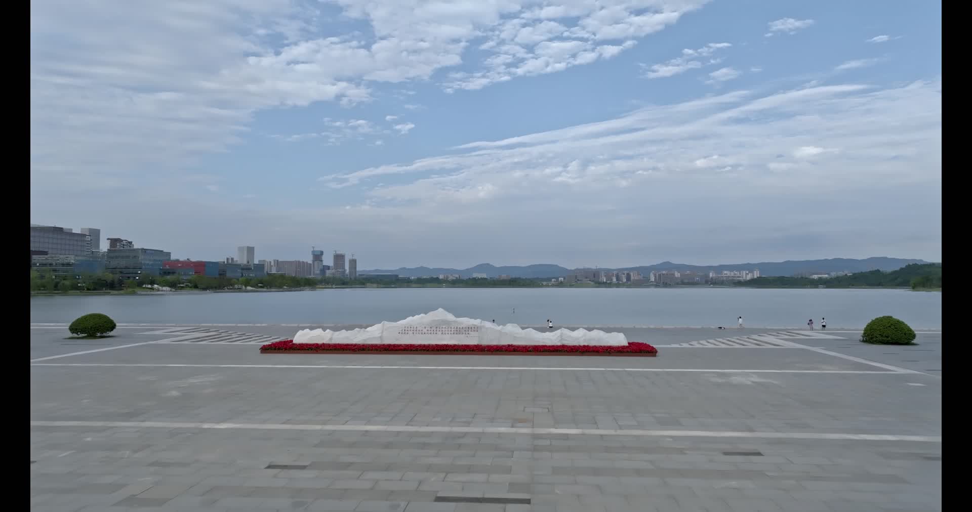 4k航拍成都天府新区兴隆湖公园天空湖水视频的预览图