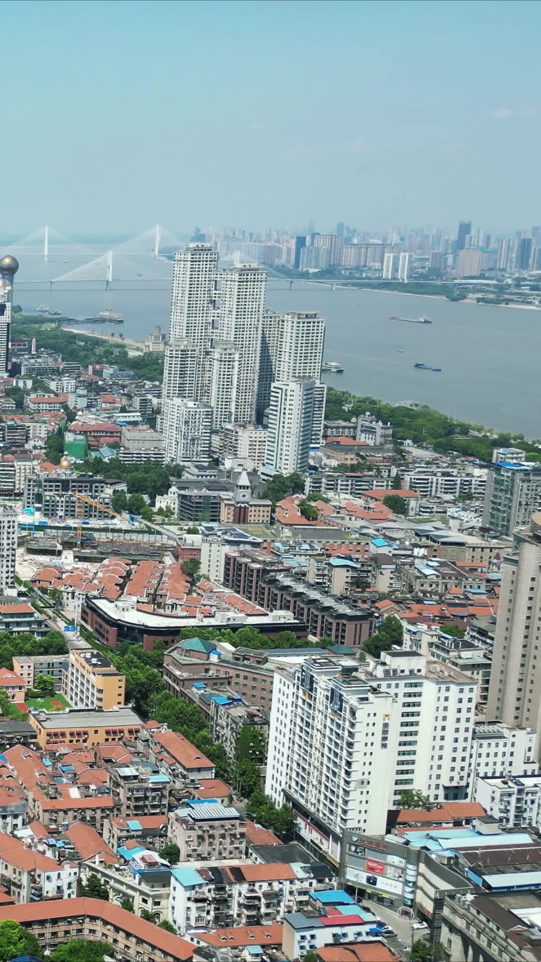 武汉江汉路商业圈步行街竖屏航拍视频的预览图