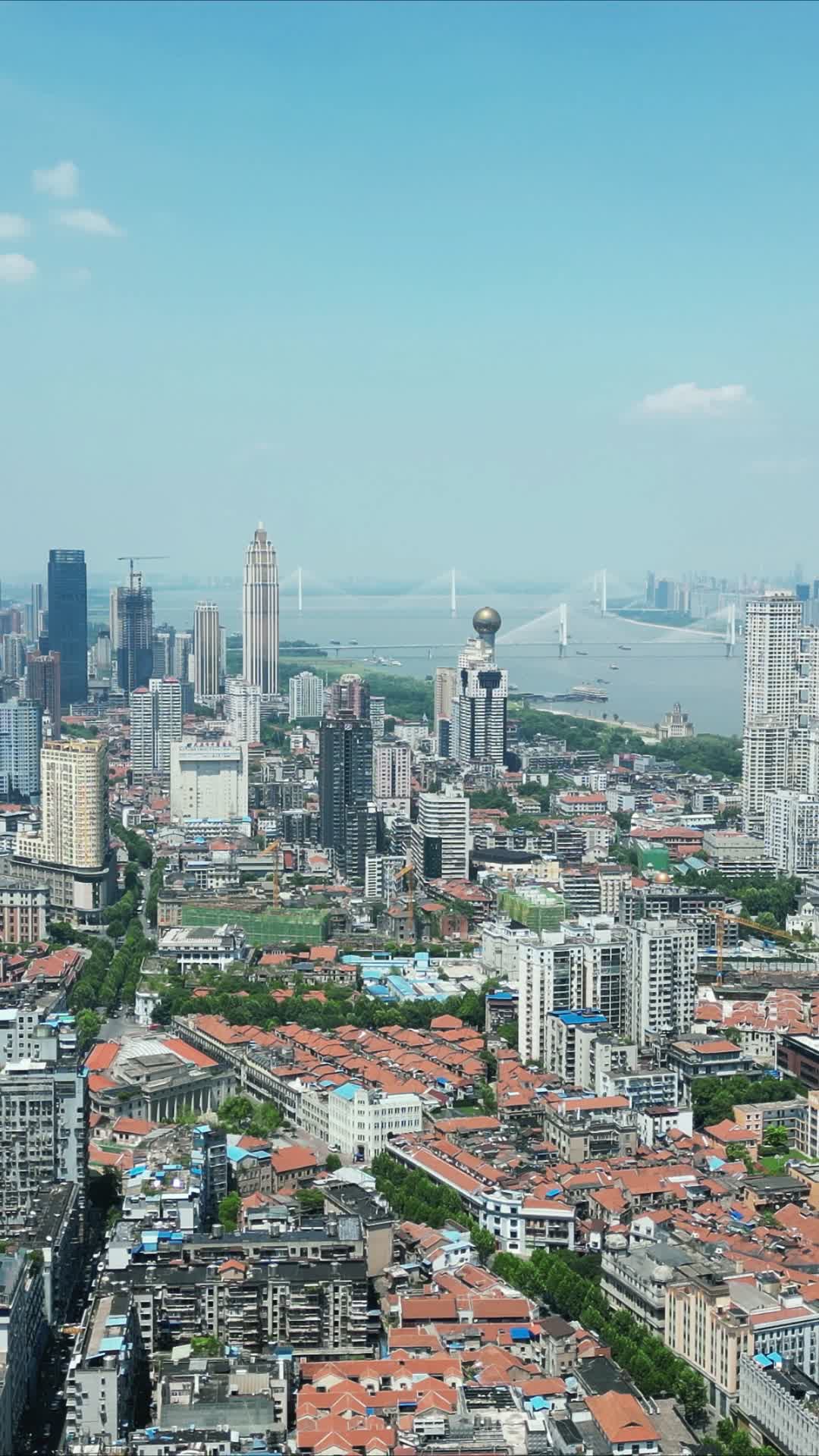 航拍湖北武汉城市建设竖屏视频的预览图