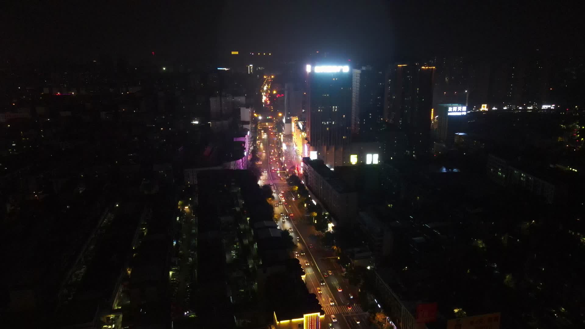 航拍城市夜景交通视频的预览图