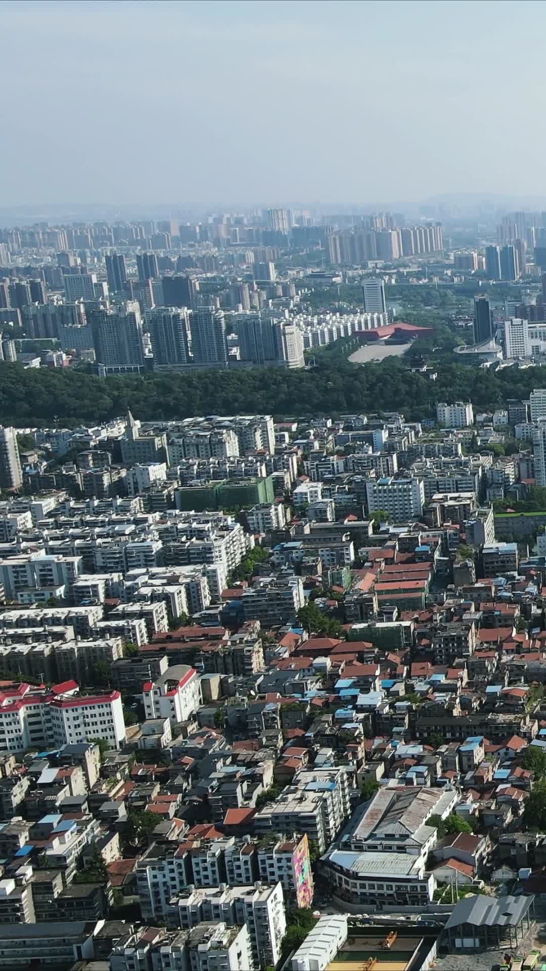 航拍武汉城市老城区建设视频的预览图