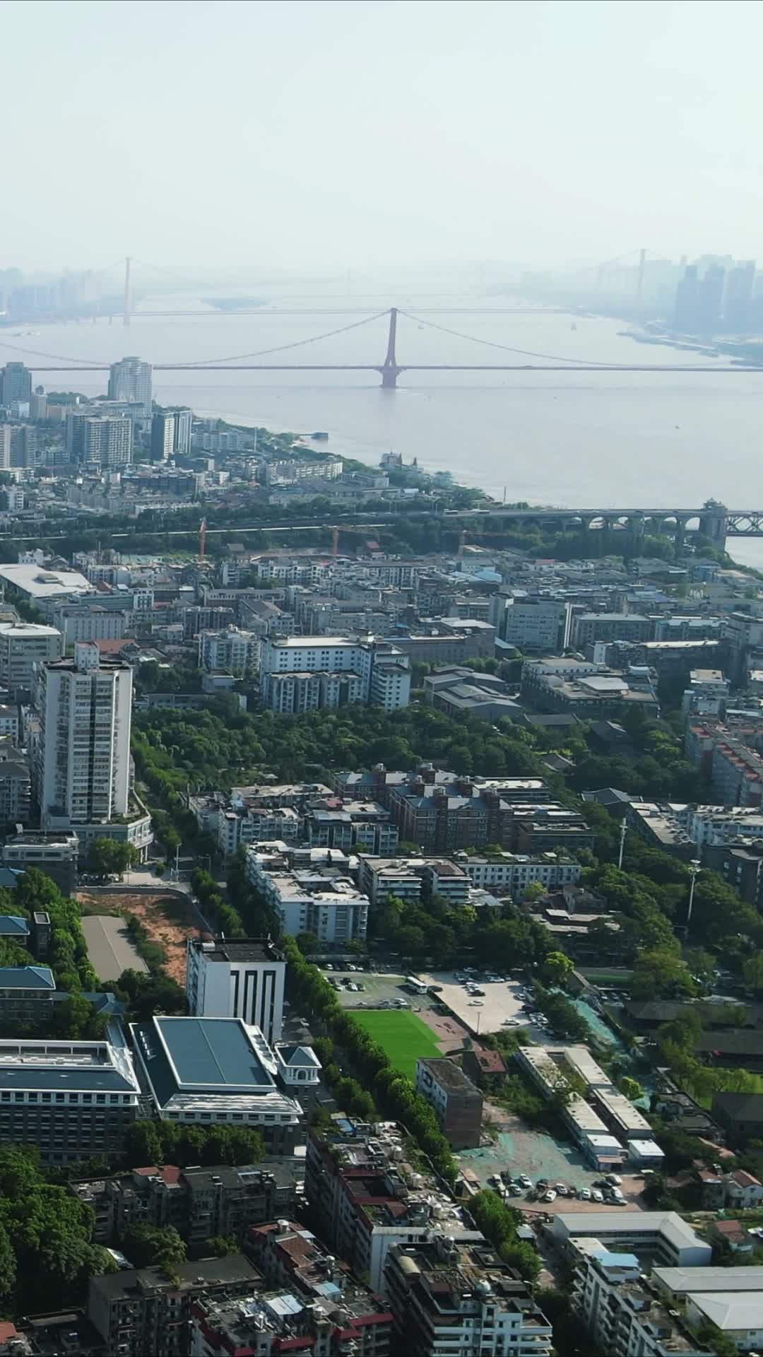 航拍武汉城市老城区建设视频的预览图