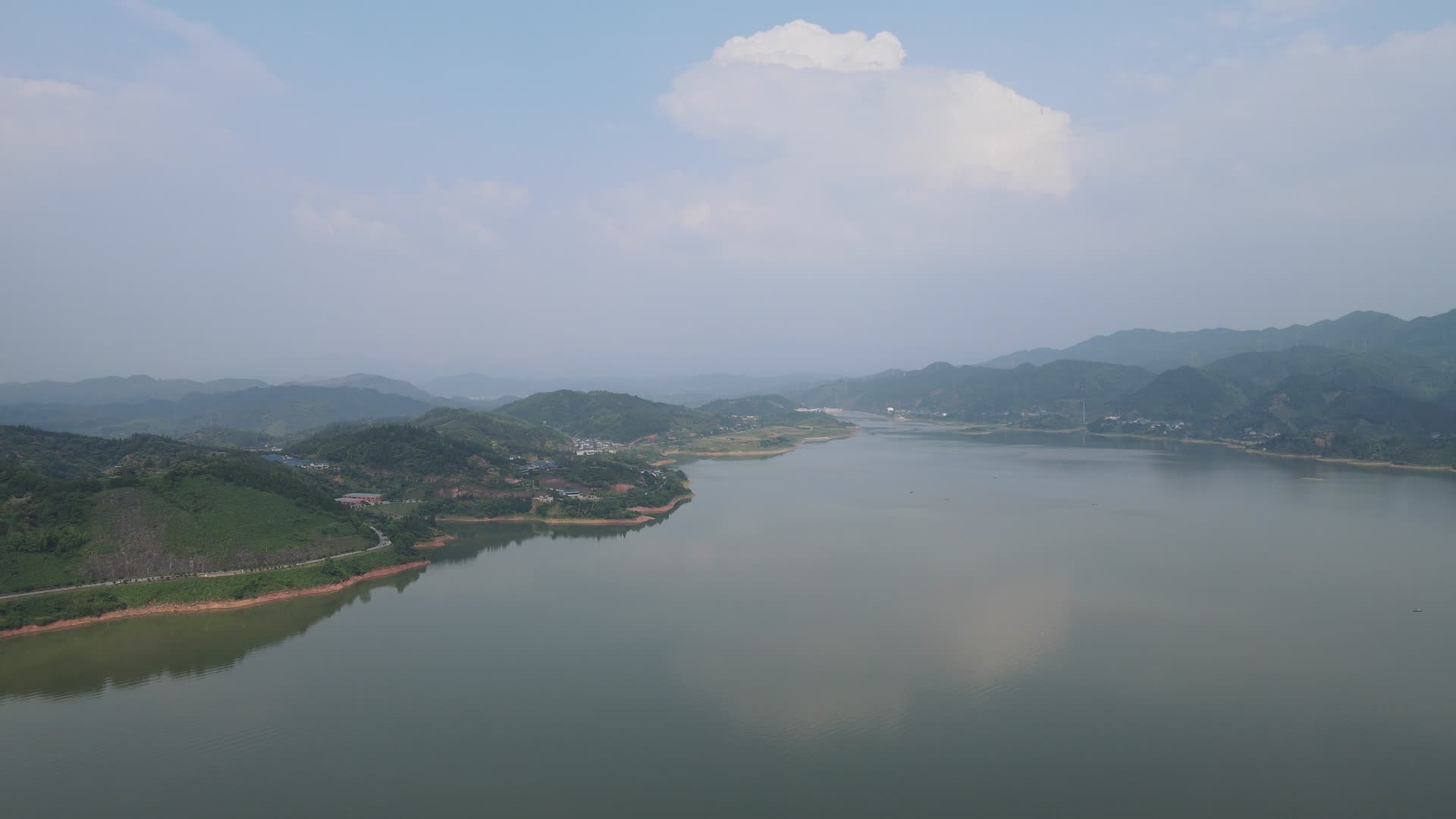 航拍祖国江河河流蓝天视频的预览图