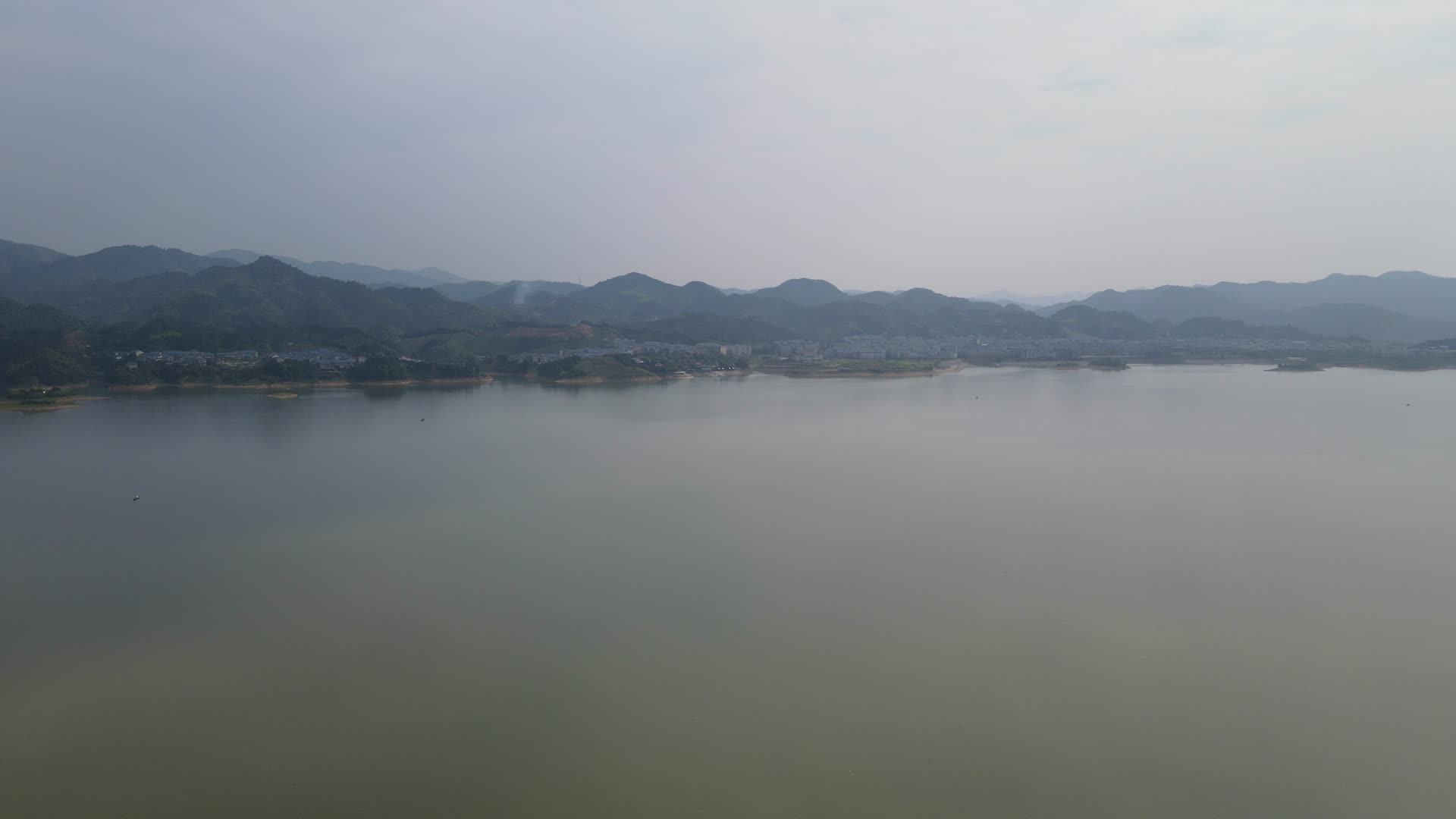航拍祖国江河河流蓝天视频的预览图