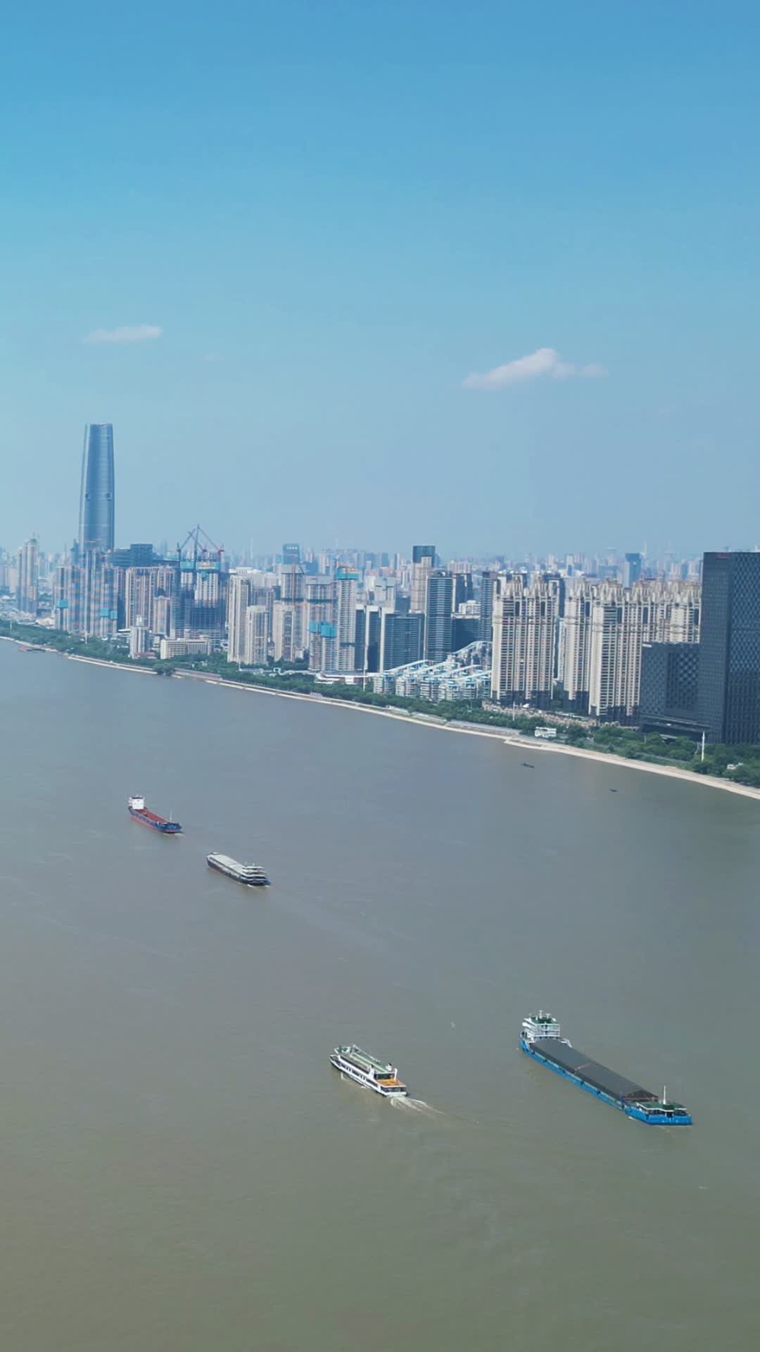 武汉长江风光竖屏航拍视频的预览图